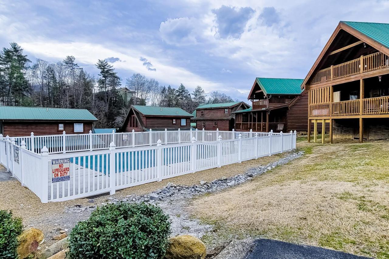 Blackberry Cobbler Villa Pigeon Forge Exterior photo
